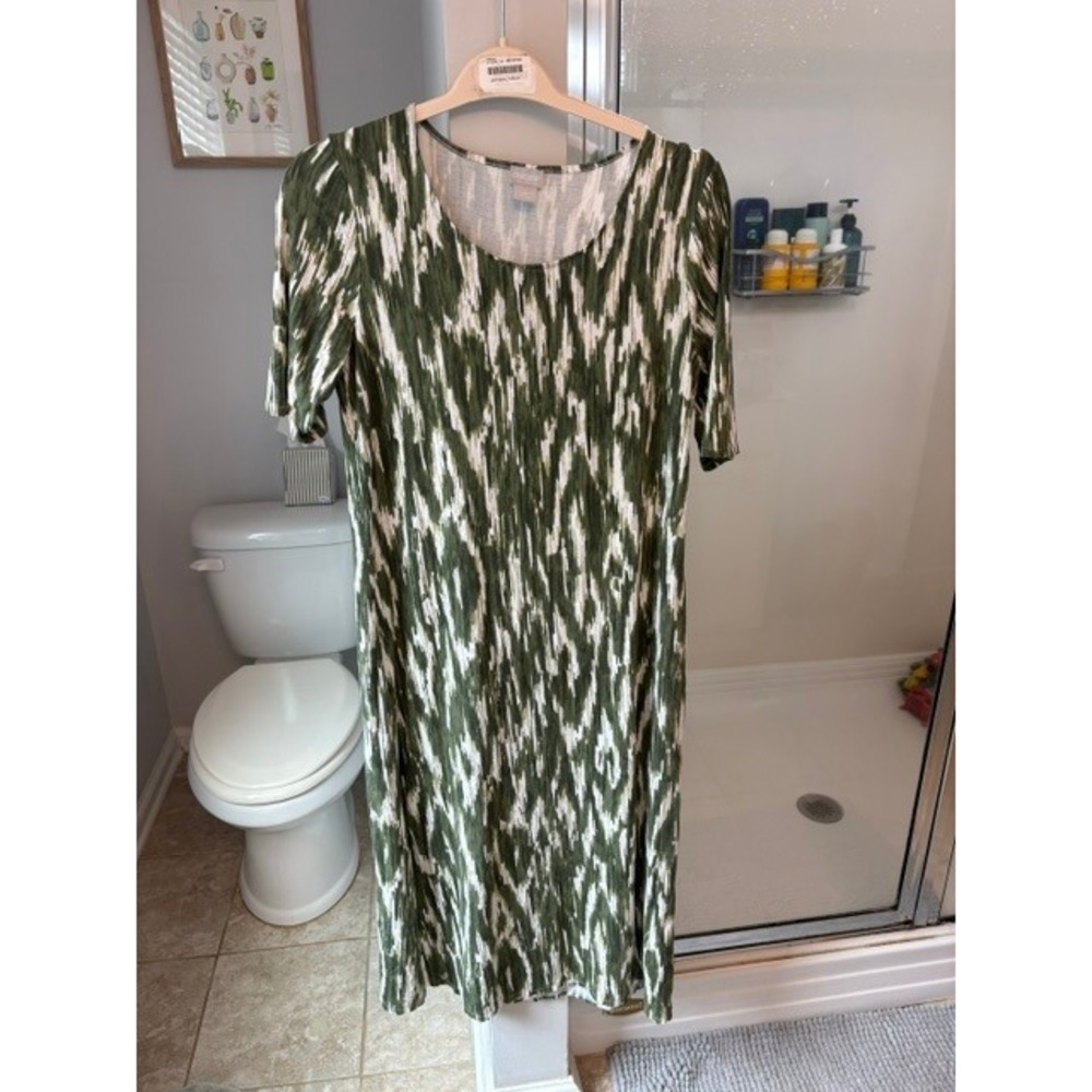 Chico's Size 1 Green Ikat Print Midi Dress Stretch Knit Short Sleeve